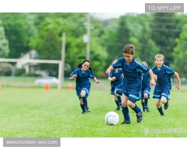 足球巨星背后的故事：从绿茵场到生活私密，球员们的鲜为人知一面